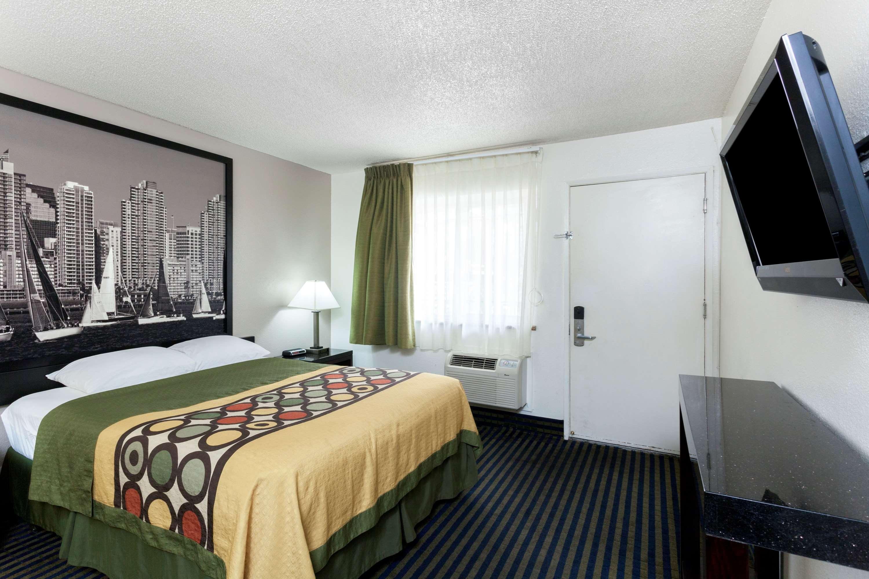 Super 8 By Wyndham San Diego Hotel Circle Екстер'єр фото