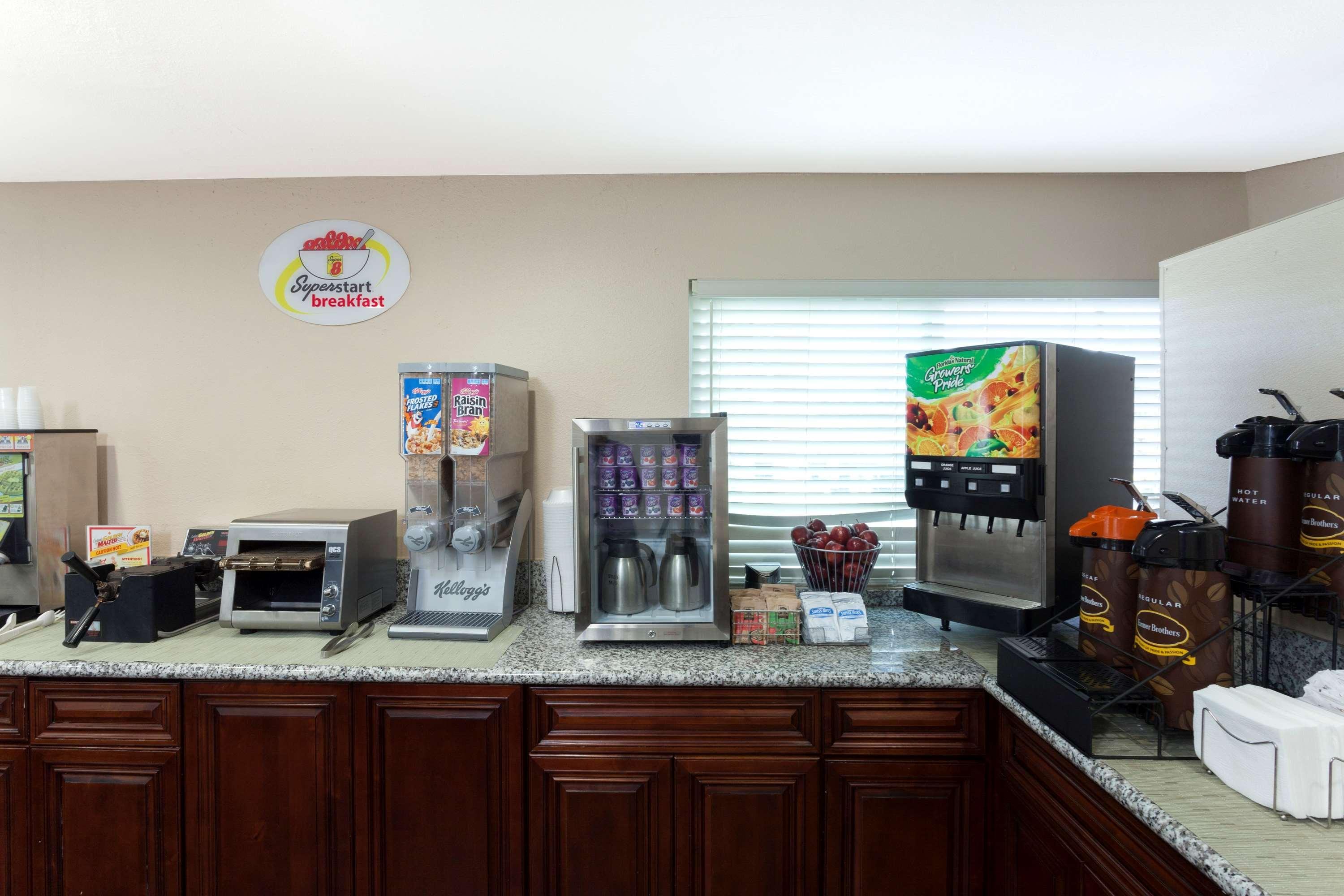 Super 8 By Wyndham San Diego Hotel Circle Екстер'єр фото