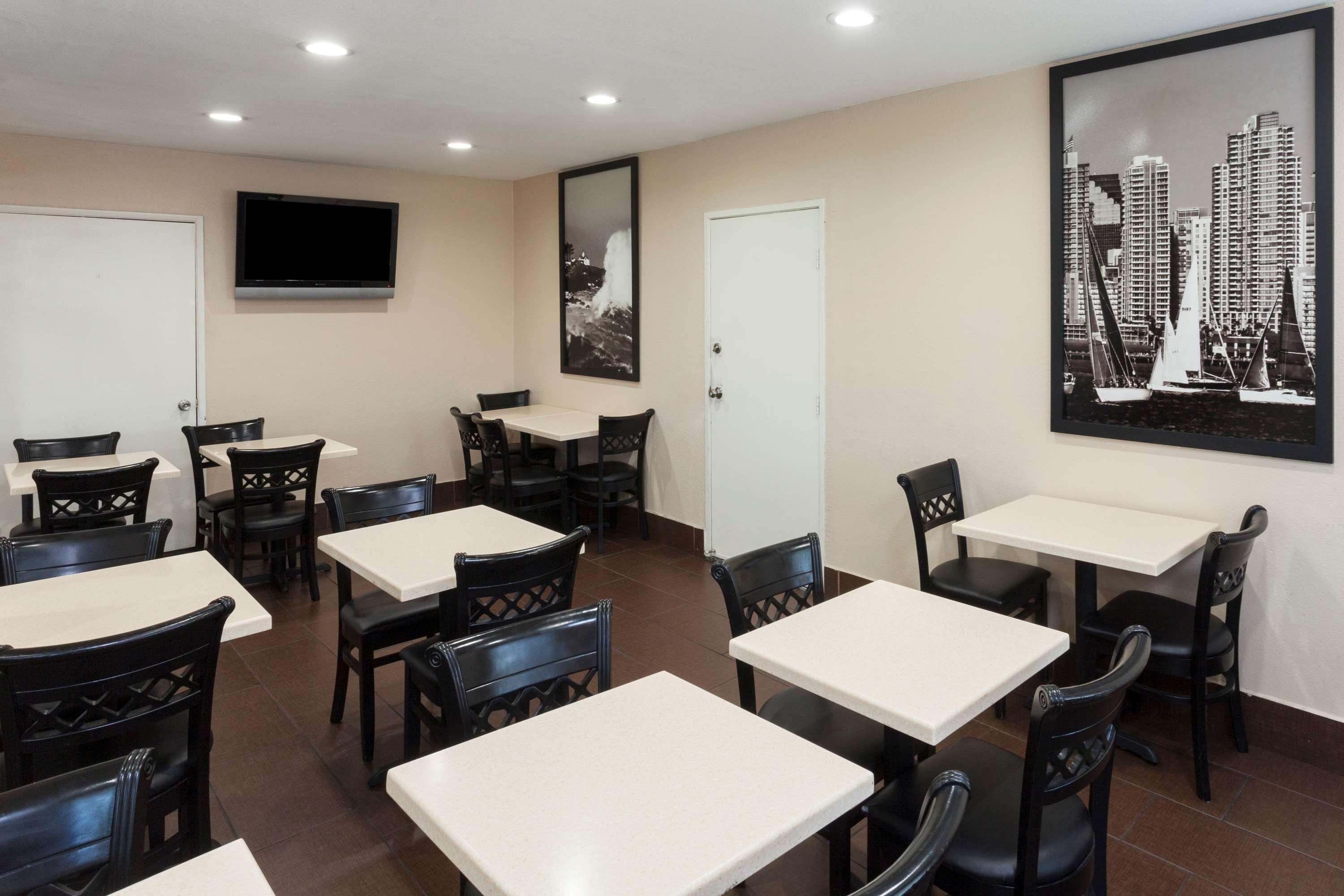 Super 8 By Wyndham San Diego Hotel Circle Екстер'єр фото