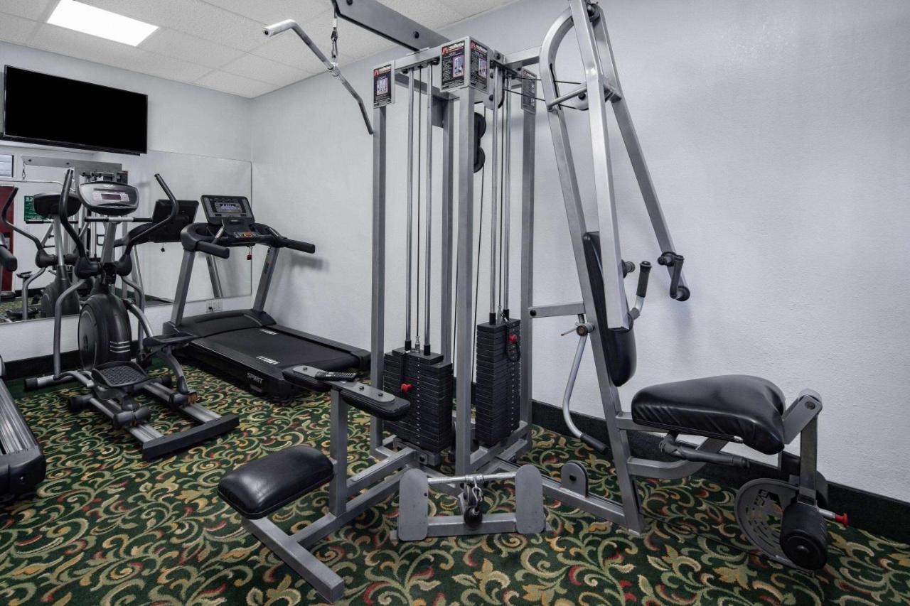 Super 8 By Wyndham San Diego Hotel Circle Екстер'єр фото
