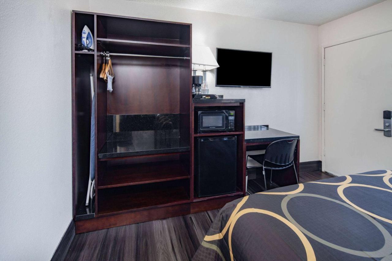 Super 8 By Wyndham San Diego Hotel Circle Екстер'єр фото
