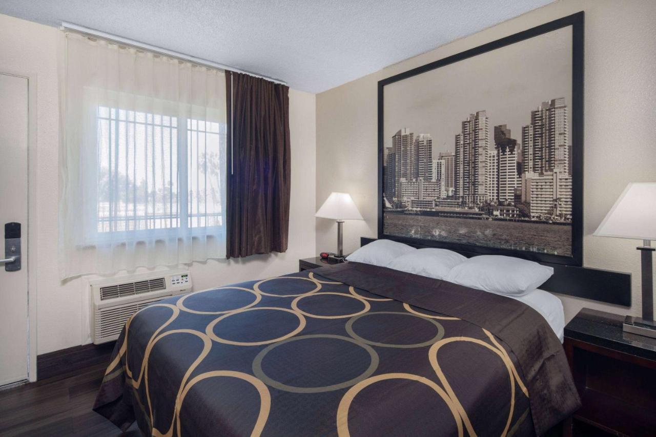 Super 8 By Wyndham San Diego Hotel Circle Екстер'єр фото