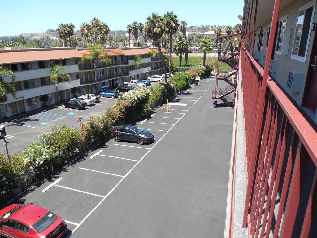 Super 8 By Wyndham San Diego Hotel Circle Екстер'єр фото