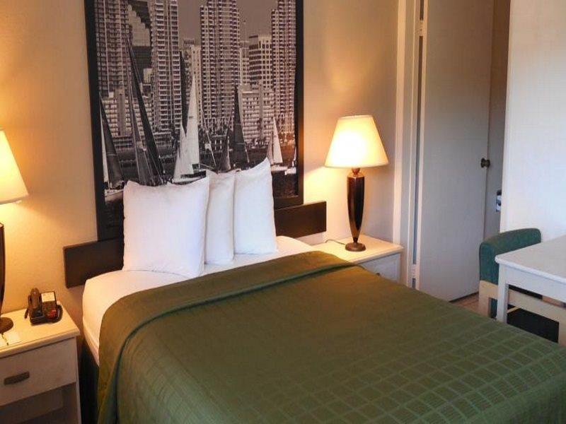Super 8 By Wyndham San Diego Hotel Circle Екстер'єр фото