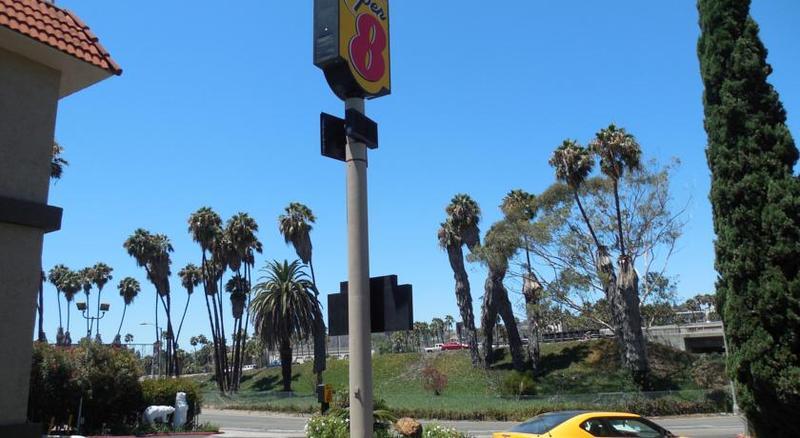 Super 8 By Wyndham San Diego Hotel Circle Екстер'єр фото