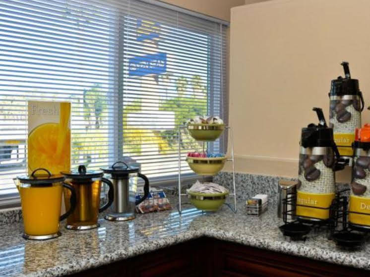 Super 8 By Wyndham San Diego Hotel Circle Екстер'єр фото